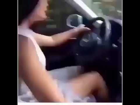 Жена мастурбирует в машине фото