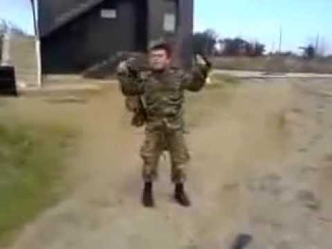 6 saat nöbet tutan TRAKYALI ASKER 'in İsyanııı :D 6 saat nöbet tutan TRAKYALI ASKER 'in İsyanııı :D klip izle