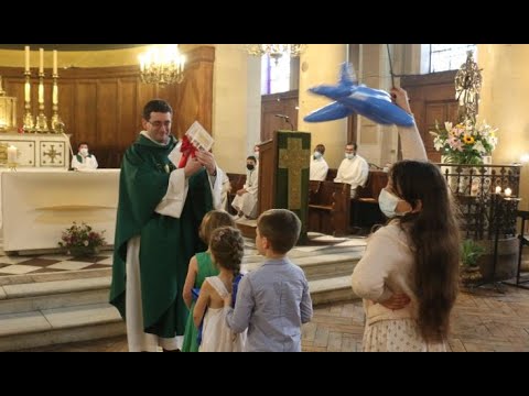 Fête en l'honneur du père Roger : les moments d'émotion et les festivités au parvis vert