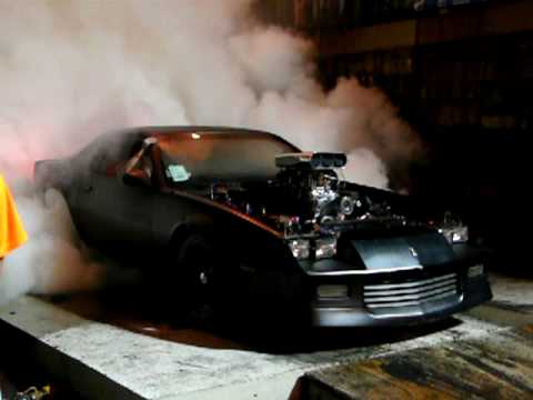 Blown Camaro big burnout 800 hp