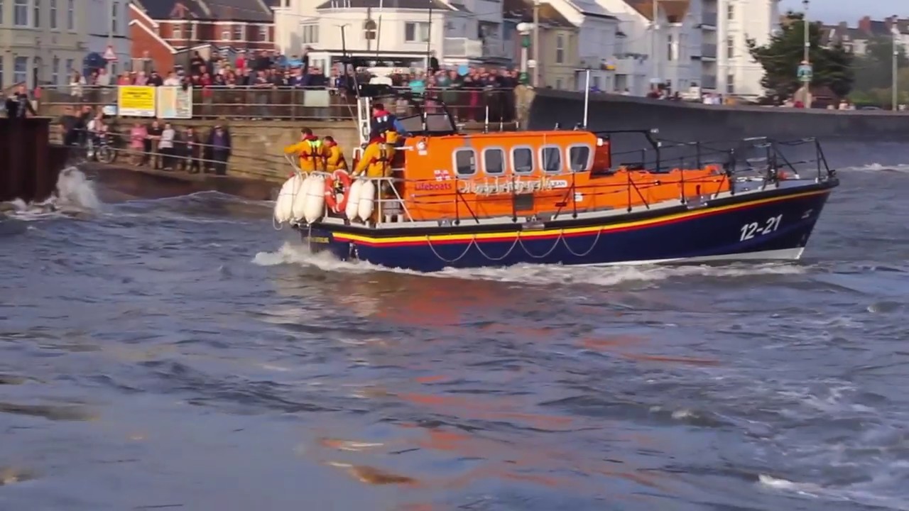 crash rescue boat boat crash rescue exmouth youtube crash rescue boat boat crash rescue exmouth youtube