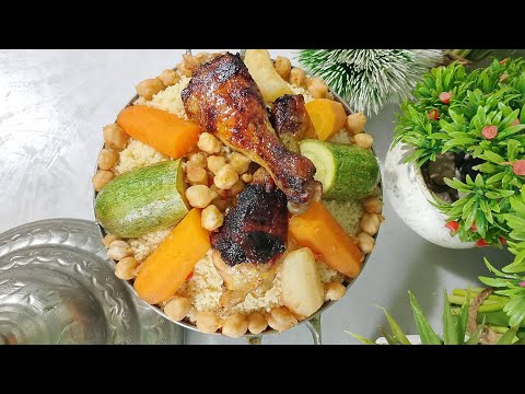 كسكسي بالخضر و صلصة حمراء كسكسي بالخضر و صلصة حمراء