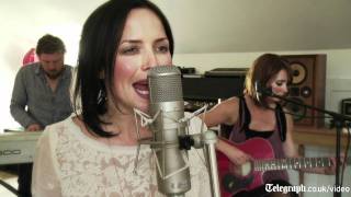 Watch Andrea Corr Tinseltown In The Rain video