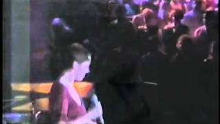 Watch Annie Lennox Dont Let Me Down video