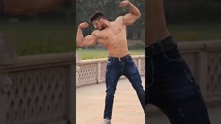 Outdoor Me Body Or Mast Dikhta Hai