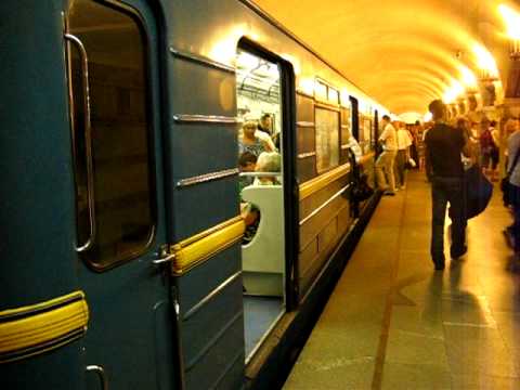 Київський метрополітен - Kyiv metro.
