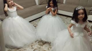 Elif, Zeynep Ve Kuzeni Ecenin Çocuk Gelinlikleri Bir Harika Oldu
