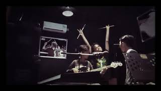 MENUNGGU KAMU ,- ANJI ,-Versi Ska (Official Video)