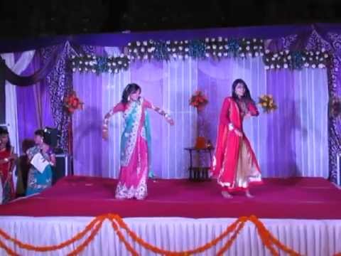 Wedding dance - 2 girls Dhol Bajne Laga