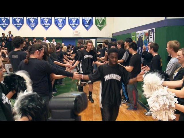 Texas high school basketball team gets unlikely support