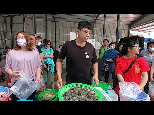 帥老爸要叫小兒子來叫賣 小胖弟害羞不敢上場啦 中彰海王子海鮮叫賣彰化和美海鮮拍賣811 Litetube 帥老爸要叫小兒子來叫賣 小胖弟害羞不敢上場啦 中彰海王子海鮮叫賣彰化和美海鮮拍賣811 Litetube