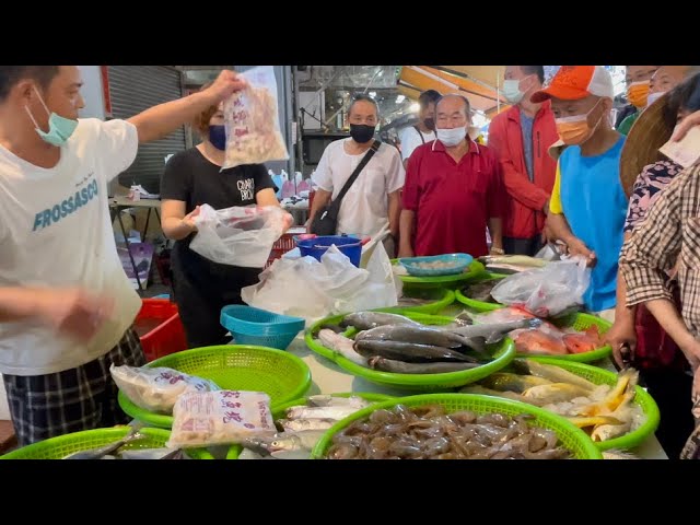 帥兒子在現場看帥老爸的直播看他賣完了沒中彰海王子第五市場海鮮叫賣海鮮拍賣叫賣哥 Litetube 帥兒子在現場看帥老爸的直播看他賣完了沒中彰海王子第五市場海鮮叫賣海鮮拍賣叫賣哥 Litetube