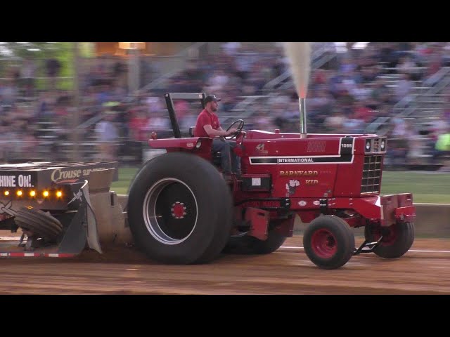 13 000lb Farm Stock Tractors Pulling At Laurelton Litetube