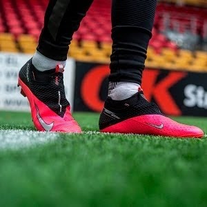 nike phantom vsn flyknit