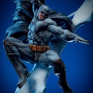 Batman: The Dark Knight Returns Premium Format DC Statue Unboxing | Out of  the Box - YouTube