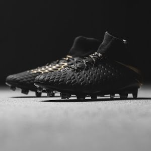 nike hypervenom phantom 3 black and gold