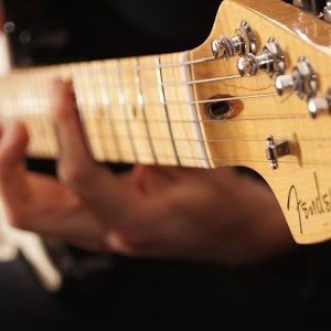 ５コードで弾ける Wonderwall Oasis かっこいいストロークとコードを解説 コードの押さえ方 歌詞付きなので弾き語りも楽しめるよ ギター初心者レッスン Youtube
