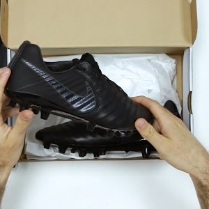 panel Un fiel Poesía UNBOXING: Nike MERCURIAL Tiempo Legend VII / Stealth Ops Pack - Las botas  de fútbol BLACKOUT de Nike - YouTube