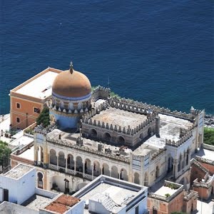 Un breve video su Palazzo Sticchi, un antico edificio orientaleggiante sito a Santa Cesarea Terme - YouTube