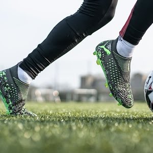 puma laceless football boots