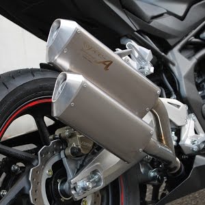 新型cbr250rrのために作られたマフラー 交換と排気音比較 17 Mc51 Webike Tv Youtube