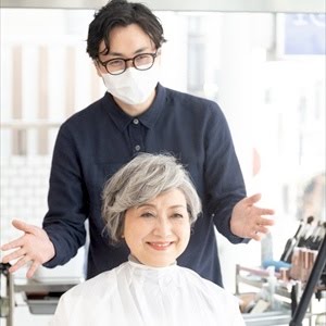 60代女性が華やかにイメチェン 白髪でもかっこいい髪型に変身 イメチェンビフォーアフター Youtube