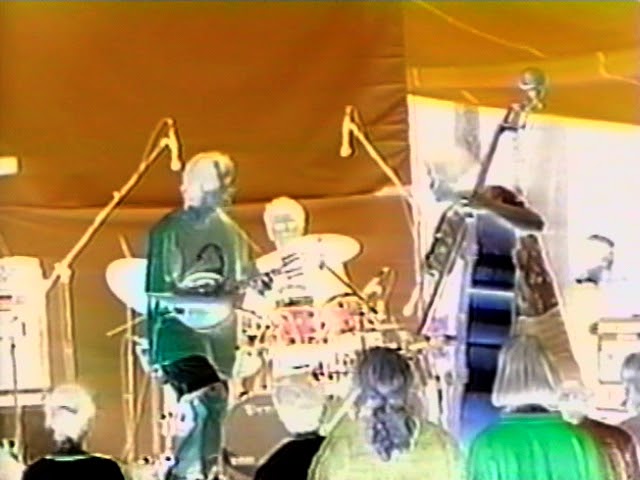 Jazz Mandolin Project (7/11/99) Ho-Down, Wendell, MA clip adlı videoyu YouTube'da izle Jazz Mandolin Project (7/11/99) Ho-Down, Wendell, MA clip adlı videoyu YouTube'da izle