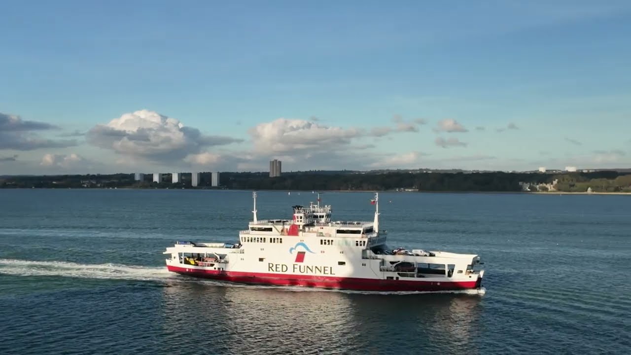 Isle of Wight Ferry Red Funnel Southampton to Cowes link