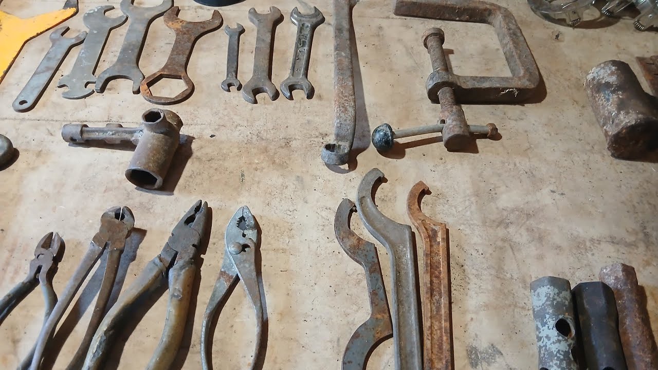 Барахолка на дому. Продажа. Инструментты. Автомобильные приборы. Домкраты. Разное.