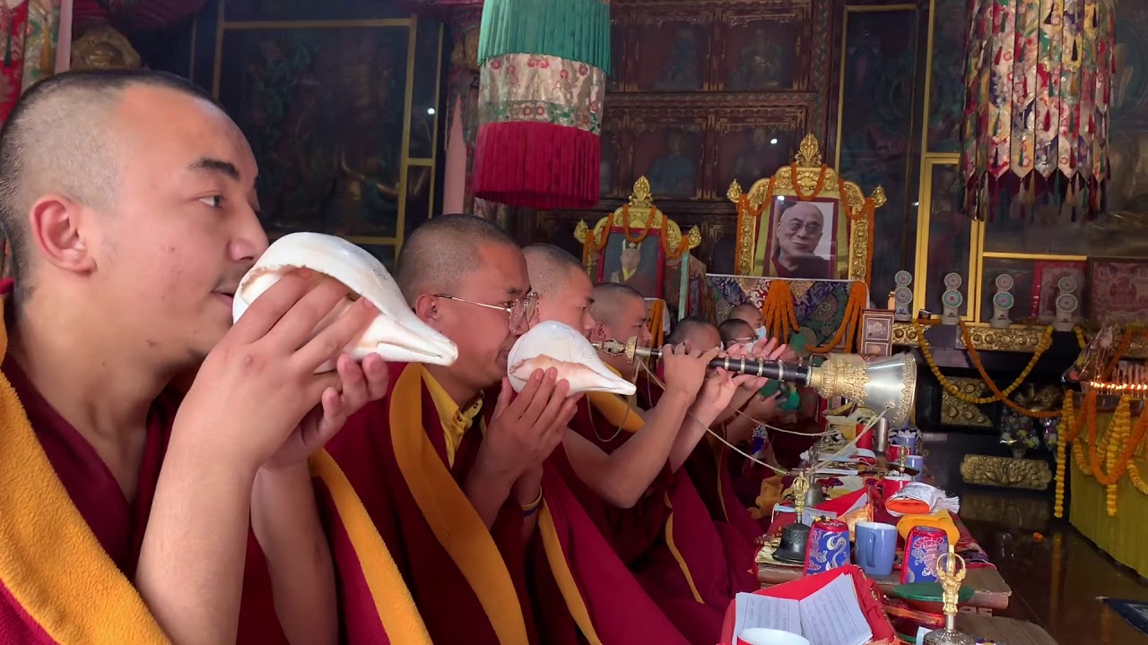 Puja of Gyalwa Gyatso (Red Awalokete shore)