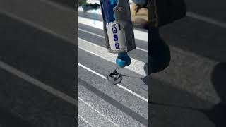 Aplicando Veipar para garantir vedação eficiente e durabilidade no telhado 💧 #automobile #chuva #diy