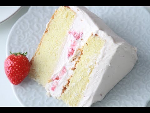 Video: Paano Gumawa Ng Isang Strawberry Cake Na May Isang Curd Layer