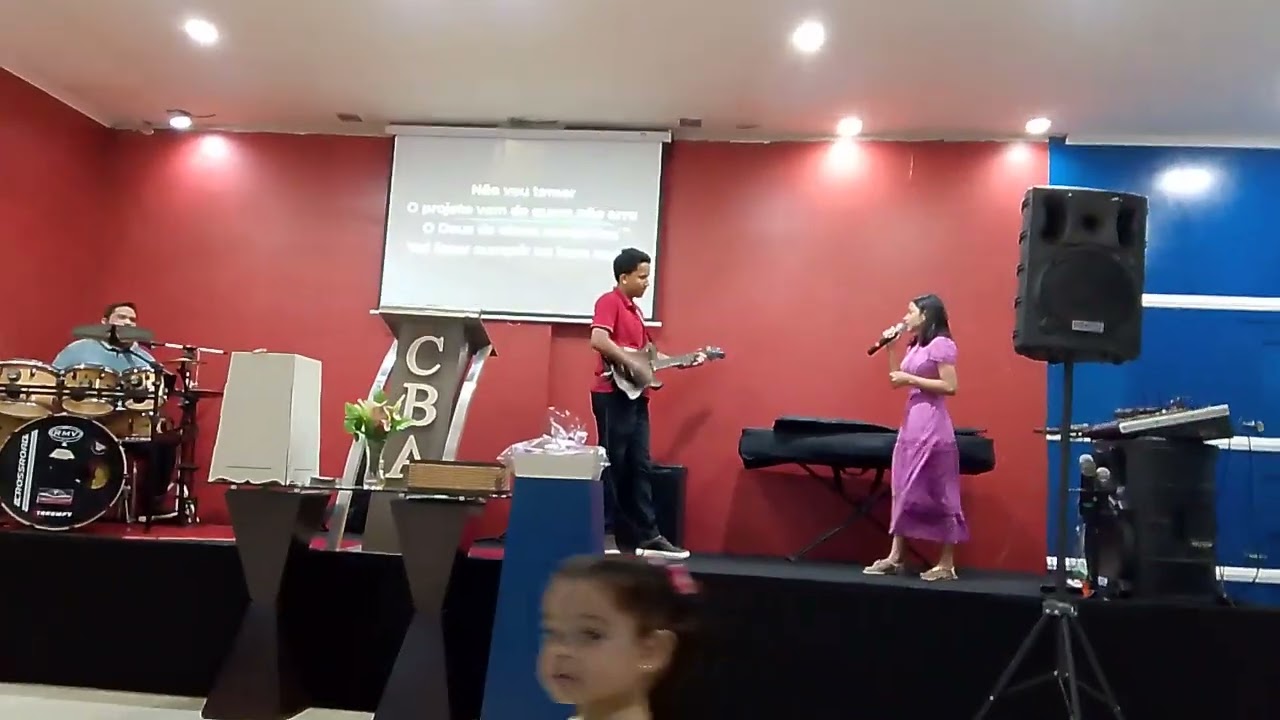 PASTOR EFRAIN CANTANDO DEUS DE OBRAS COMPLETAS NA CBA