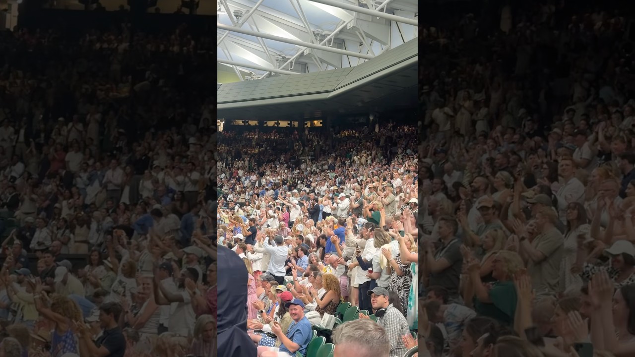 The crowd erupts as Serena wins the 2nd set! 📢