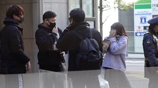 いきなりヤバいファンが突撃してきたらどんな反応するのか