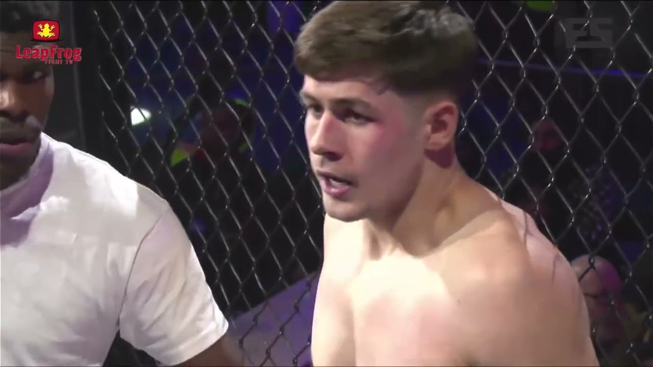 Michael Holden vs Phil Petrov (Fight Video)