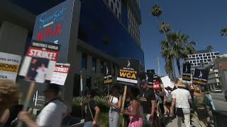 Hawaii joins actor and writer strikes with rallies in Oahu and Hollywood