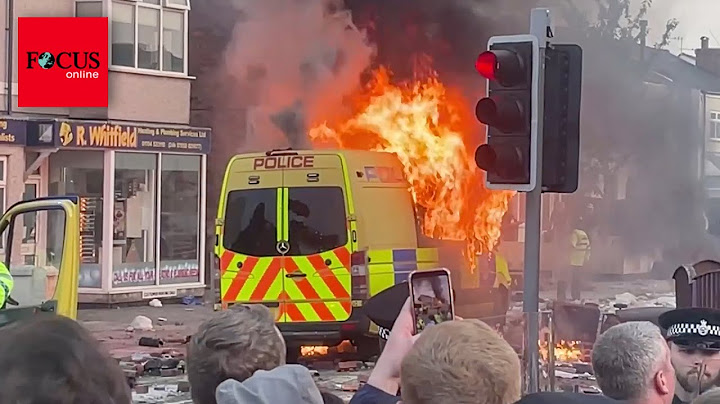 39 Polizisten verletzt! Videos zeigen üble Krawalle nach Messerattacke in Southport