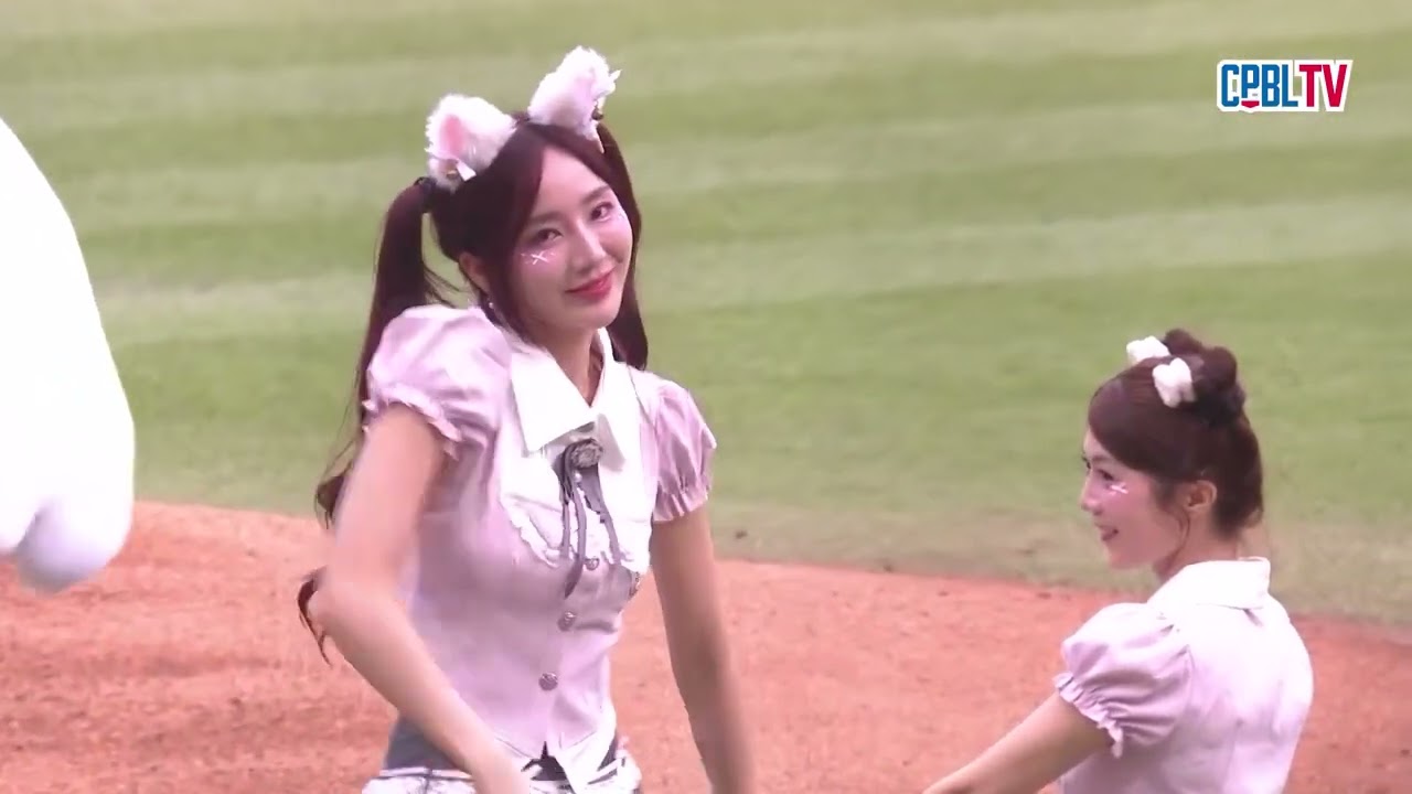 07/27 富邦 VS 味全 賽前，味全啦啦隊Dragon Beauties小龍女帶來最可愛的開場表演