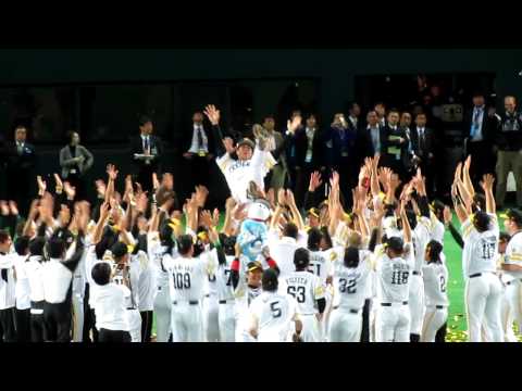 2011年　日本シリーズ　ソフトバンクホークス日本一　秋山監督胴上げ