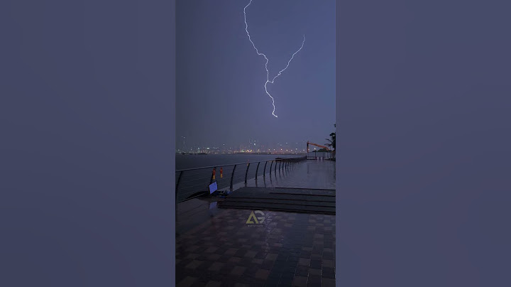 Heavy Rain in Dubai - April 16, 2024 | captures lightning on Dubai's Burj Khalifa