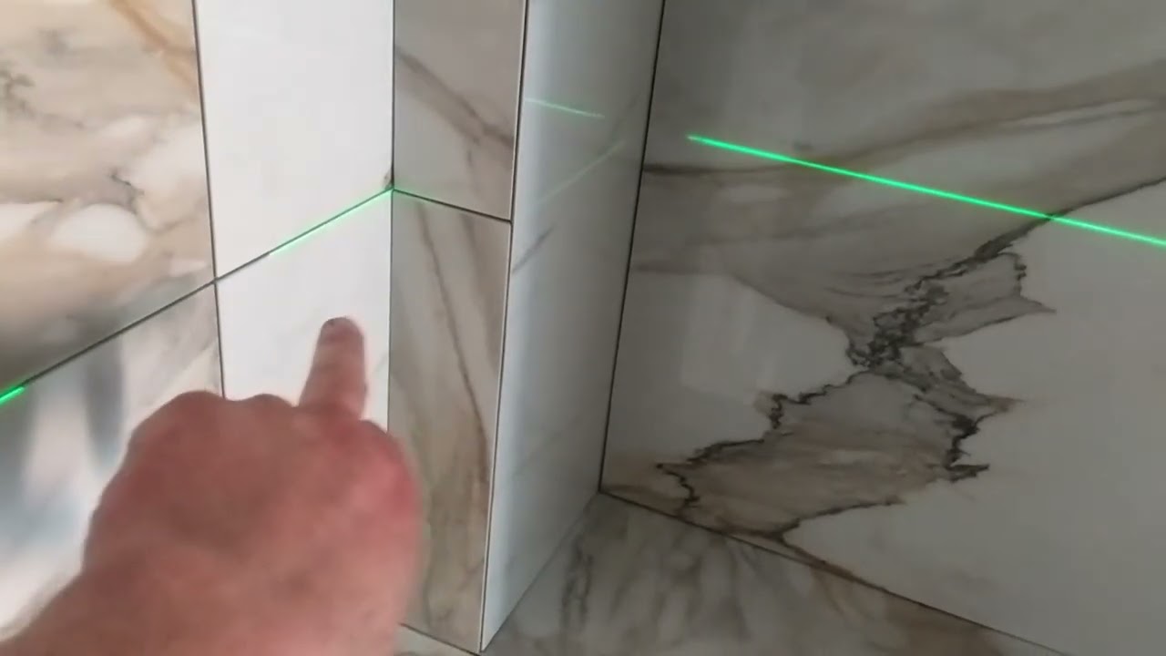 Монтаж керамограніту 60*60 в ванній кімнаті таунхаусу 