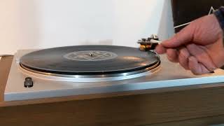 Yamaha YP-701 Plattenspieler