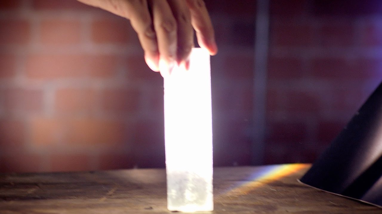 Newton's Light Spectrum Experiment | Earth Lab