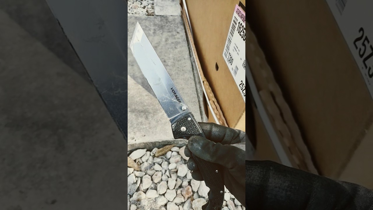 Knives at work- Cold Steel Voyager Tanto plain edge with today's ESK, the Luzon XL.