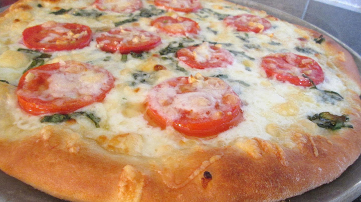 Margherita Pizza - Fresh Garlic, Basil and Roma Tomatoes - PoorMansGourmet