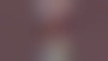 قسيس يضع يده على العضو الجنسي لمسيحية بعد أن أمرها بخلع سروالها 