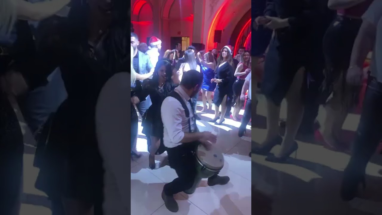 a latina dancing the Iránian sounds!  Obviously I'm Latina and my waist knows it! 💃🏻