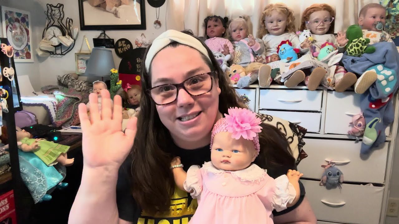 Vintage Baby Dolls? And Happy Colors ? It Has to be Toddler Tuesday !!!!🎉 @Dollylane_19