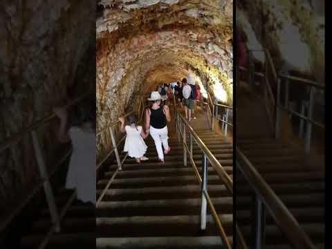 Видео: Посещение пещер Гротте ди Штиффе в Абруццо, Италия